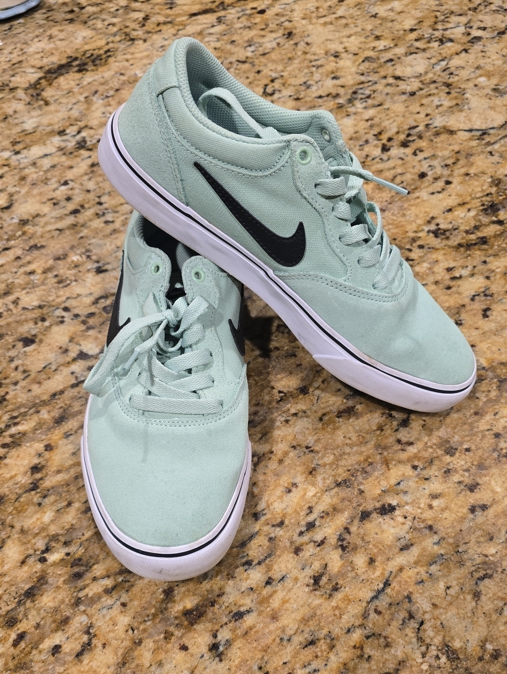 Nike Mens 7.5 Mint Green Canvas Sneakers with Black Swoosh